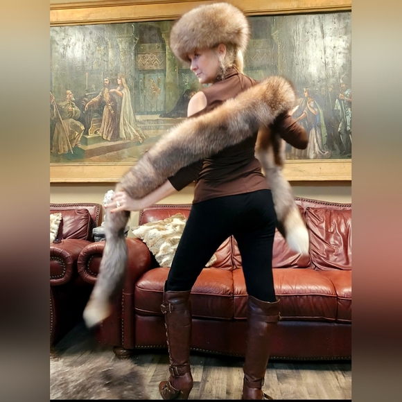 Plush Red/Brown Crystal Fox Fur Wrap & Hat - Picture 6 of 17